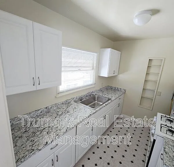 919 N Glendale Ave #12 — Photo 13
