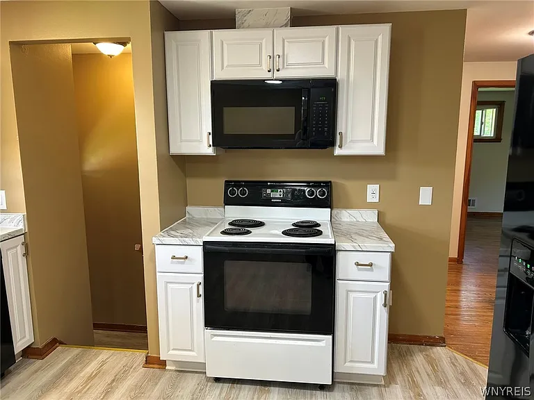 1835 Military Rd — Photo 15