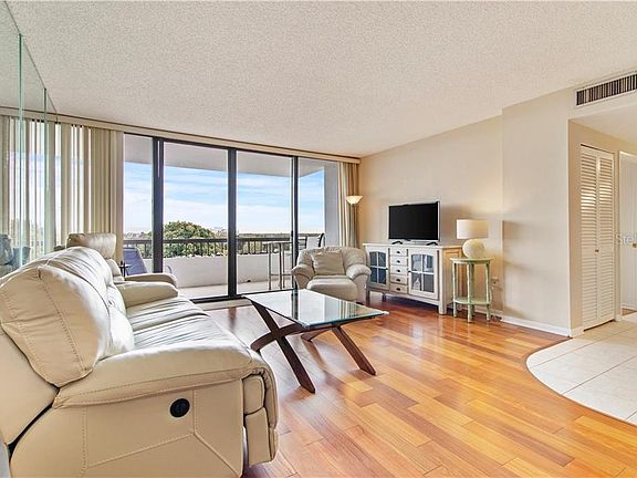 4th image of 30 Turner St APT 702