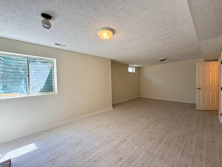 235 Eisenhower Ct — Photo 19