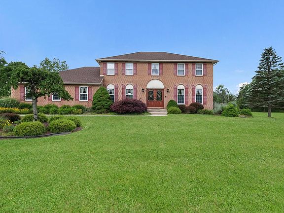3rd image of 6617 Blueberry Ln