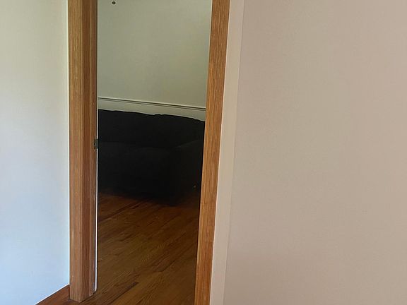 3rd image of 83 Tioga St Floor 1