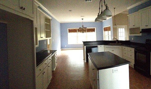 4th image of 267 Wellington Pl