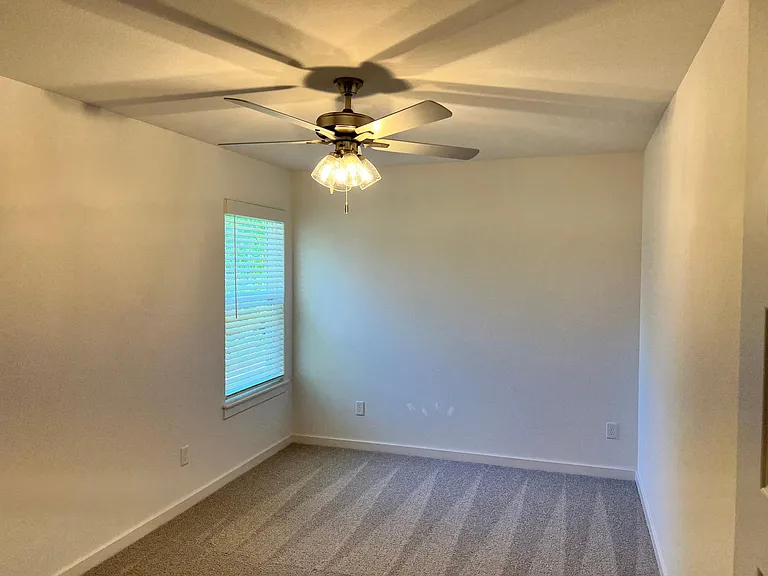 502 Cresswell Dr — Photo 13