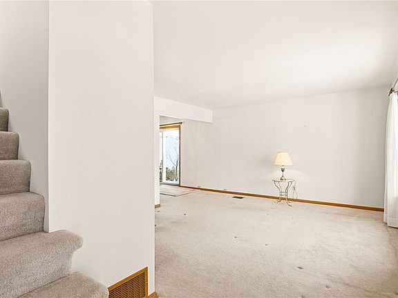 5th image of 211 N Vincent Ave