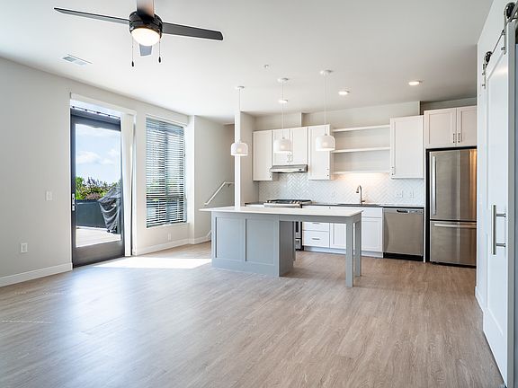 2nd image of 510 W Washington Ave #523