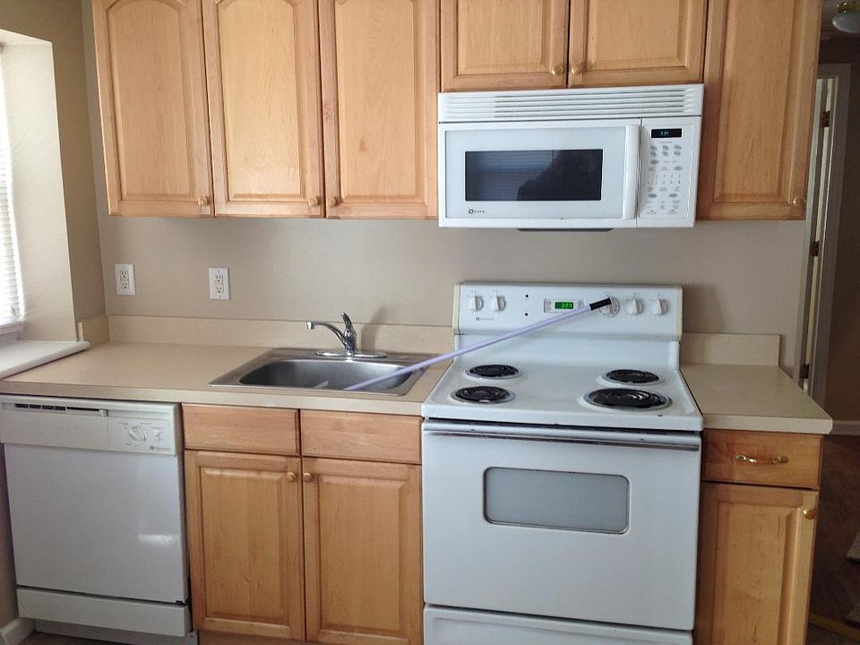 1st image of 756 Larch Ave