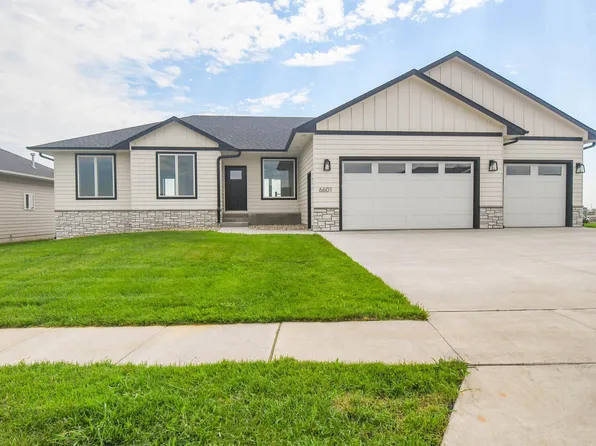 6601 E Fieldview St, Sioux Falls, SD 57110