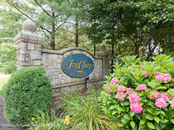 15 Fennec Ct, Tinton Falls, NJ 07753