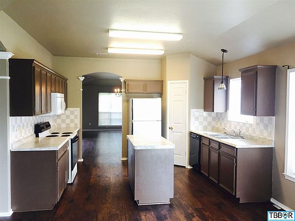 3rd image of 121 Quapaw Dr