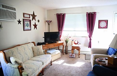 2nd image of 701 Linn St #5A