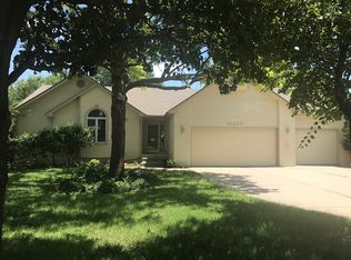 10320 E Countryside Cir, Wichita, KS 67207