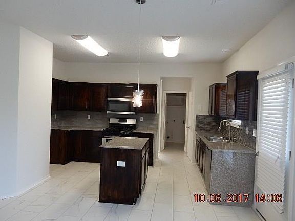5th image of 4527 Saint Andrews Dr