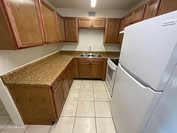 5th image of 520 Colfax Dr
