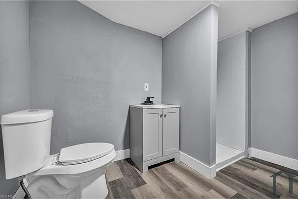 1114 E 112th St #2 — Photo 31