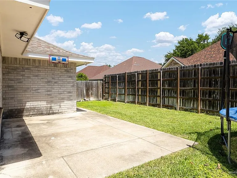 413 E Wisteria Ave — Photo 19
