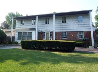 31 Stacey Ln, East Northport, NY 11731