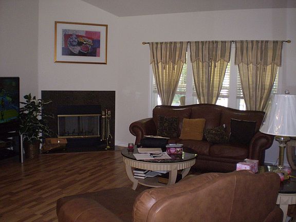 Beautiful F/P Vaulted Ceilings