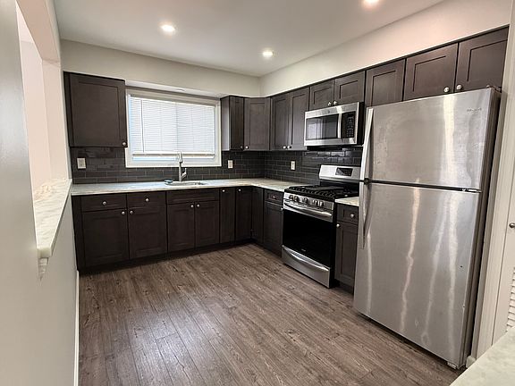 3rd image of 1346 Victory Blvd #1
