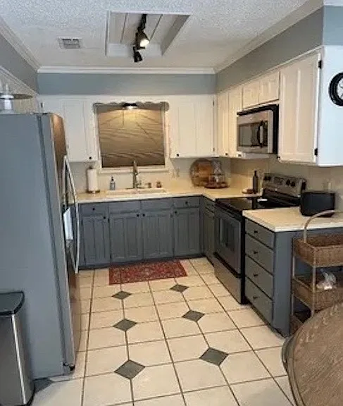6424 Greenridge Dr — Photo 1