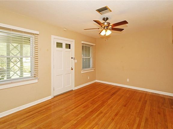 5th image of 909 Floral Dr