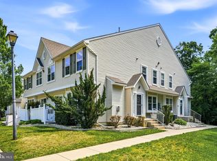902 Tanglewood Dr, Sicklerville, NJ 08081