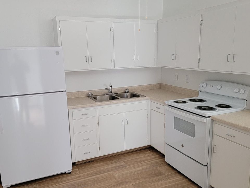 2nd image of 600 Park Ave #13A