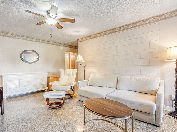 4th image of 206 9th Ave NE #1
