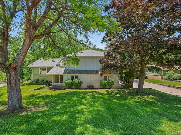 1457 W Avon Rd, Rochester Hills, MI 48309