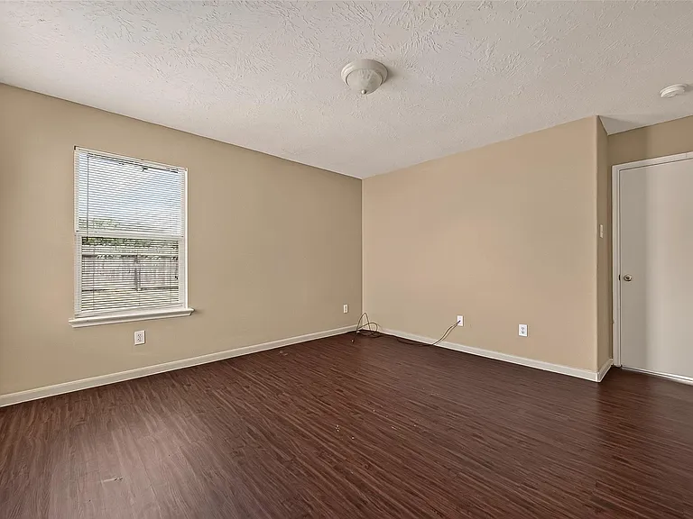 827 Royal George Ln — Photo 29