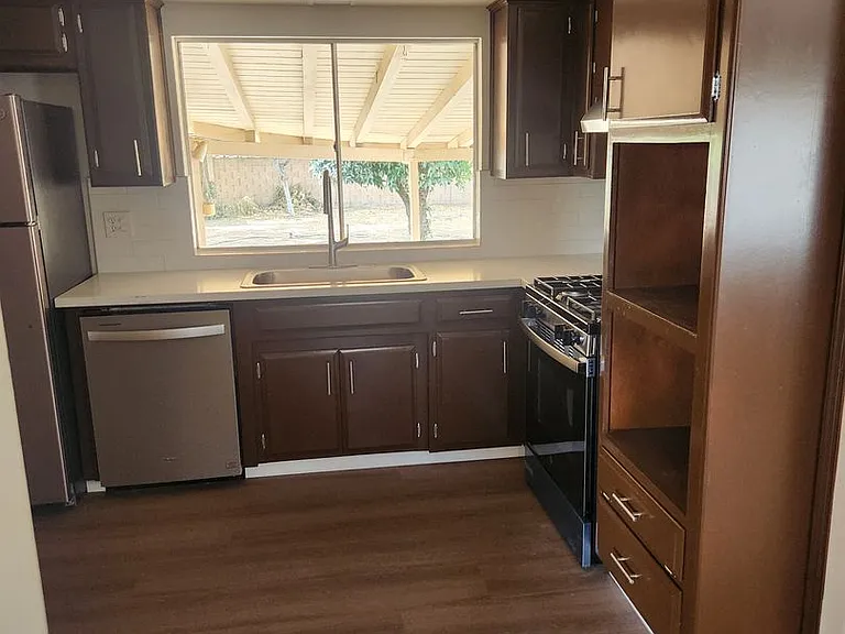 1433 Sequoia Ave — Photo 3