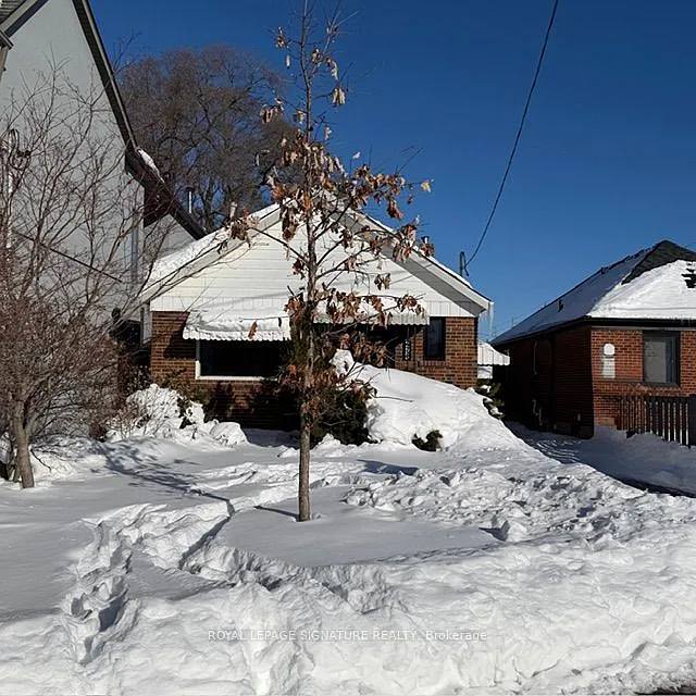 293 Glebemount Ave #LOWER