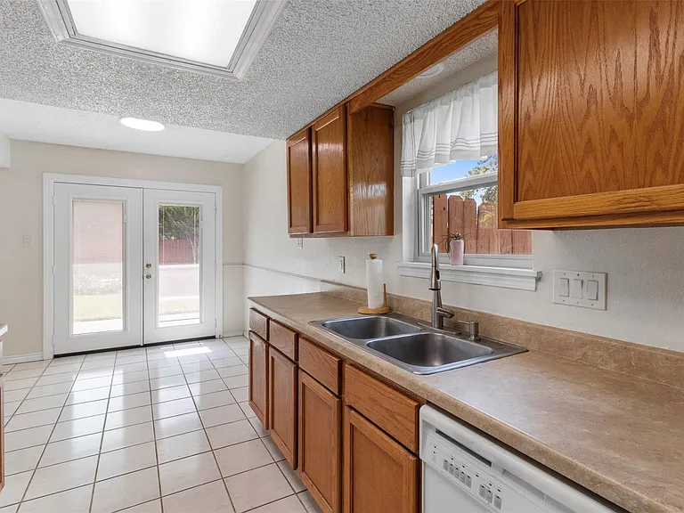 16319 Pitch Pine Dr — Photo 11