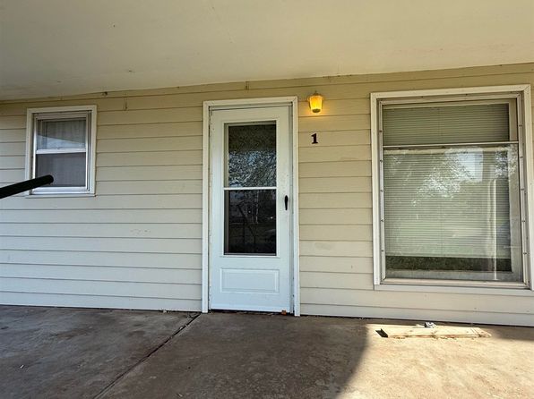 219 W 4th St, Larned, KS 67550