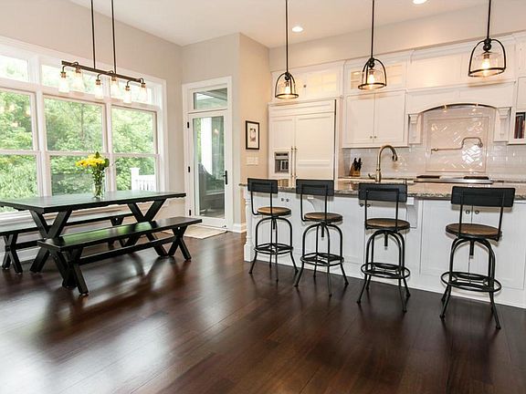 3rd image of 20775 Parkview Ln