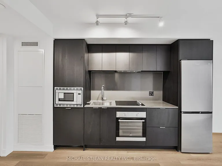 1 Jarvis St #726 — Photo 15