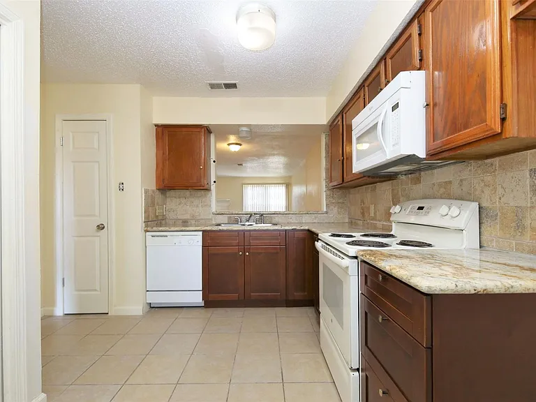 2115 E Weldon Dr — Photo 11
