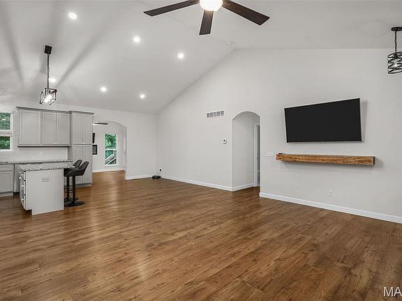 4th image of 290 Shumard Oak Dr