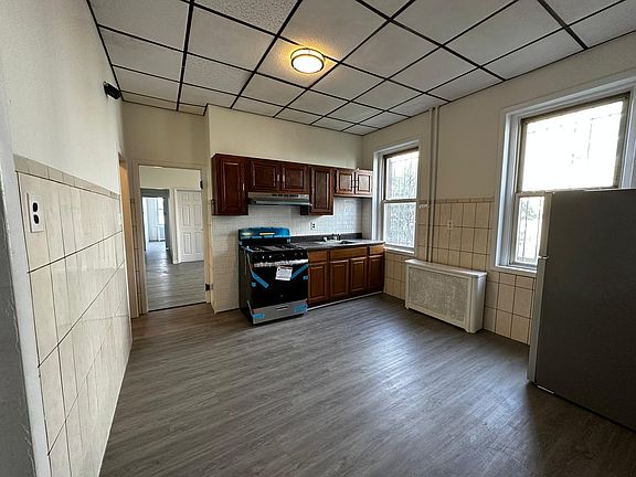 2nd image of 15 Brinsmaid Pl APT 1