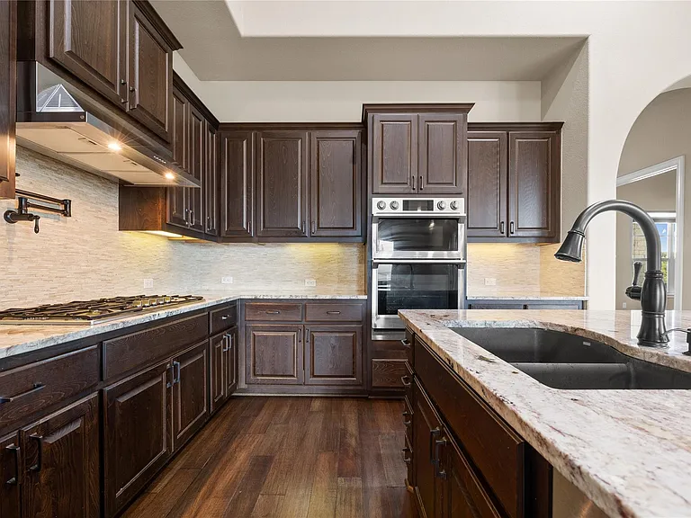 900 Hawthorne Loop — Photo 10