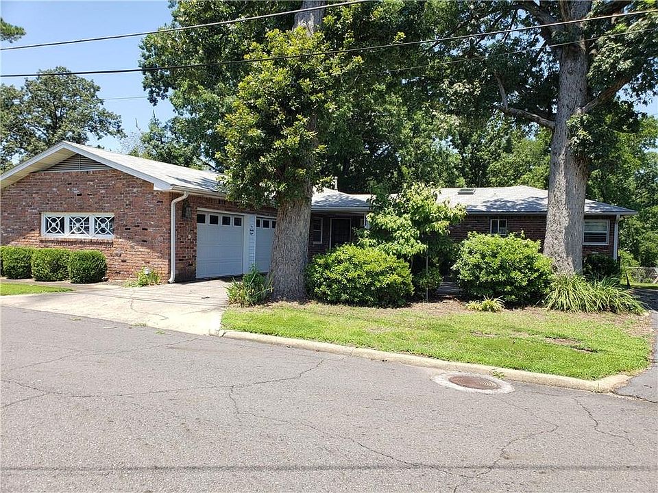 1st image of 528 Oaklawn St