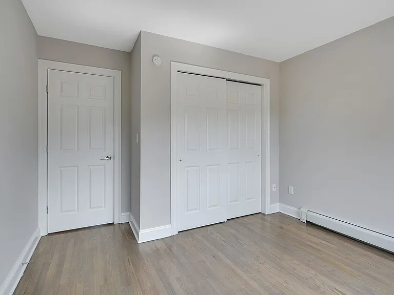 21 Clinton Ave — Photo 26