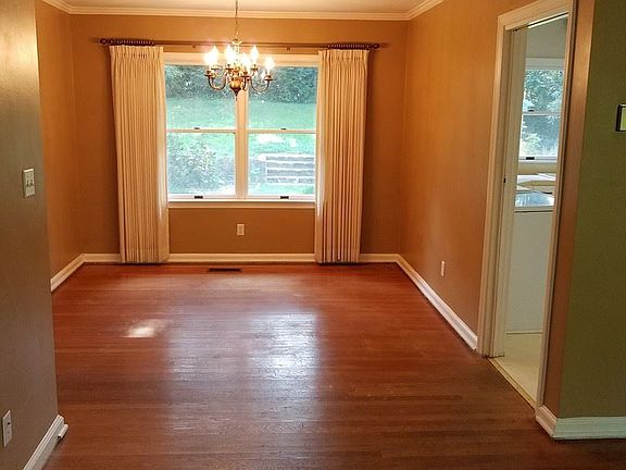 5th image of 3910 Kensington Dr