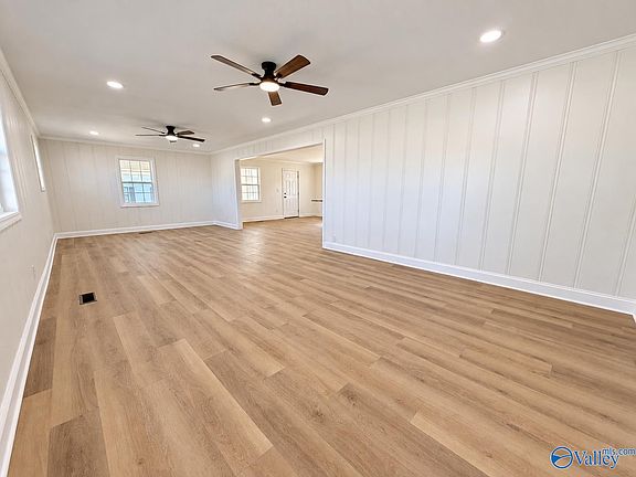 3rd image of 908 Brown St