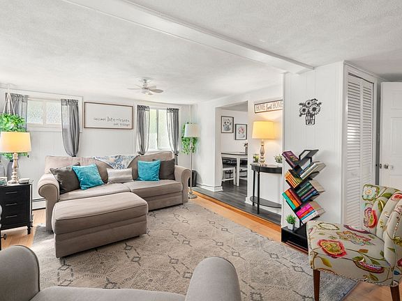 2nd image of 26 Wallis St #1