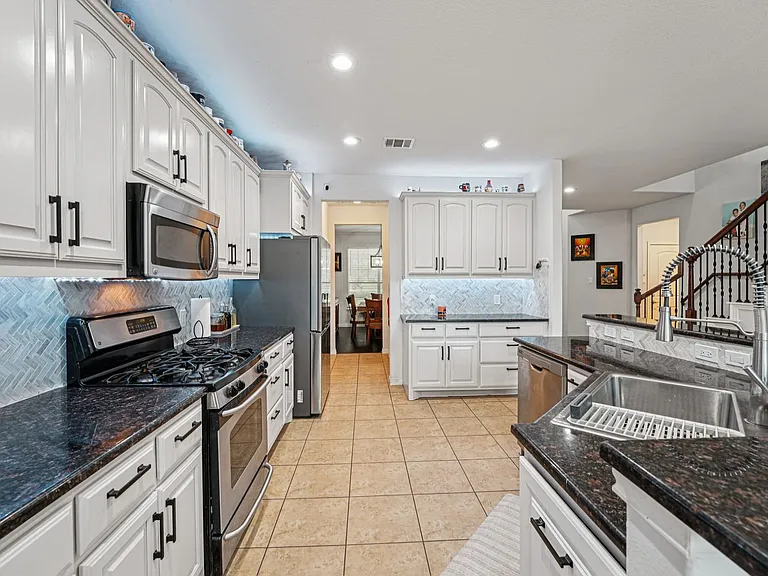 110 Farm House Rd — Photo 12