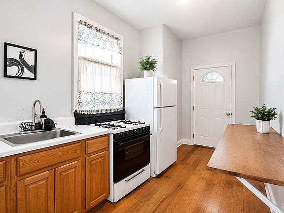 5th image of 2838 Briggs Ave