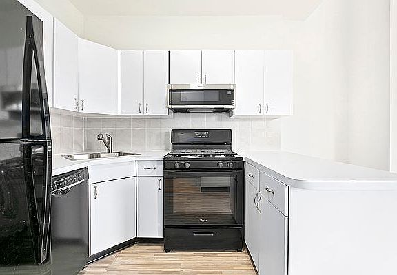 4th image of 163 Greene Ave #3