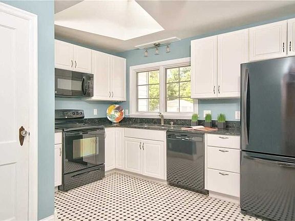 5th image of 5867 Kingsley Dr