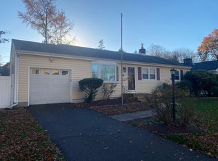 952 Crescent Dr, Rahway, NJ 07065
